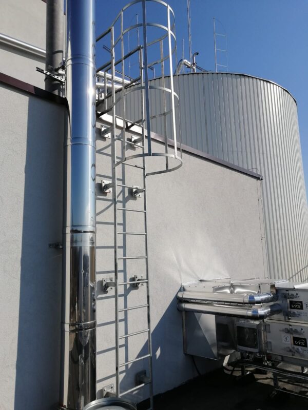 Industrijske ljestve s zaštitom za leđa